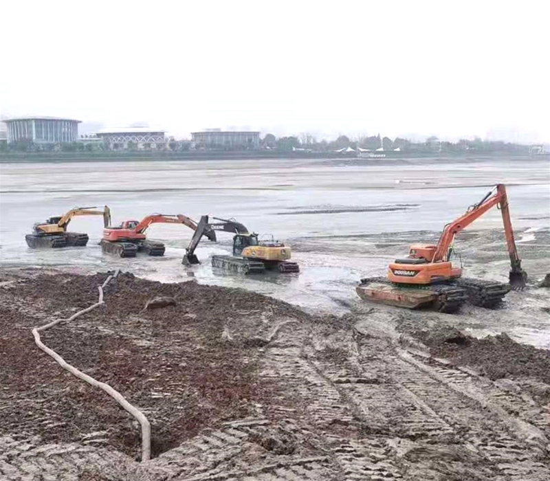 水陸兩棲挖掘機
