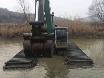 水上挖機