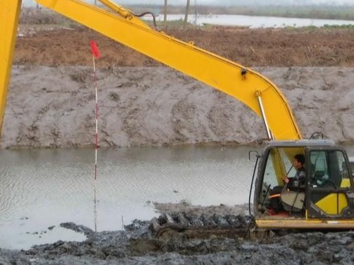 水上挖機