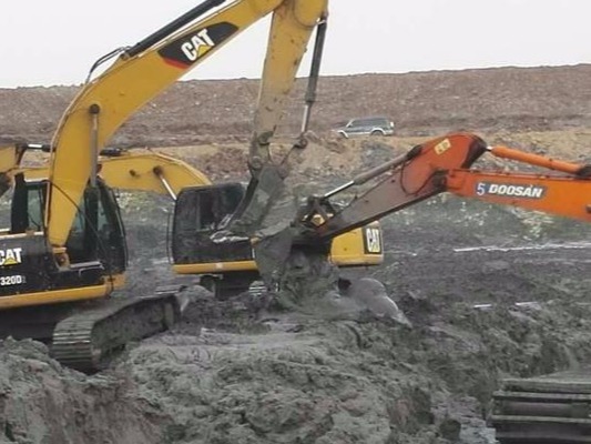 水上挖機