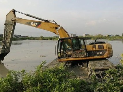 水上挖機